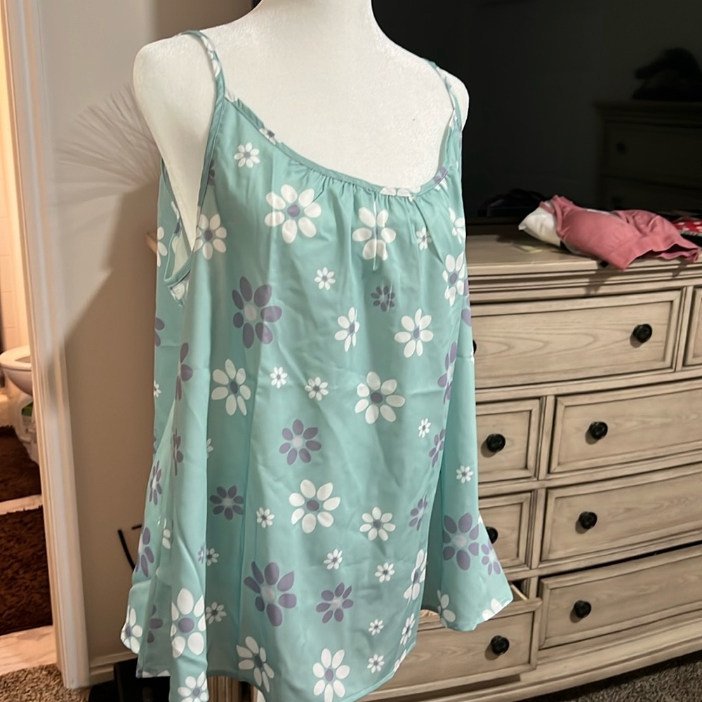 Flowery silky tank top size M. New